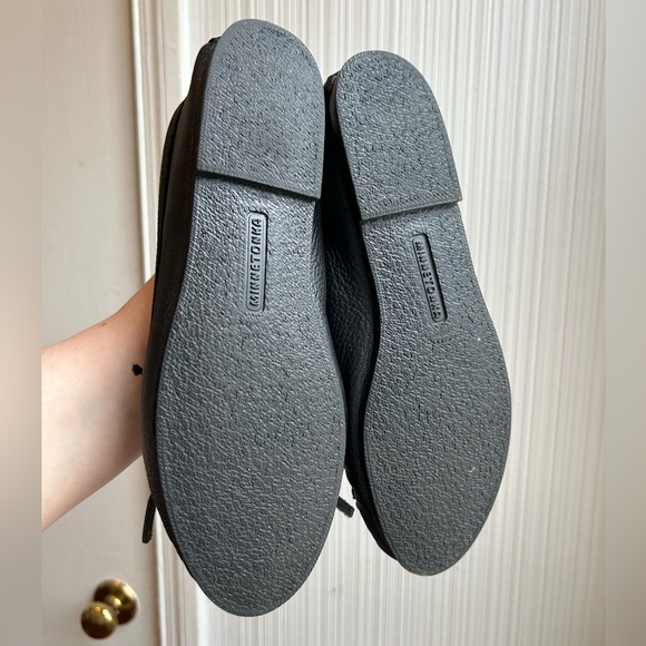 🦌 NWOT Minnetonka Deerskin Kilty Black Leather Moccasins - Picture 6 of 11